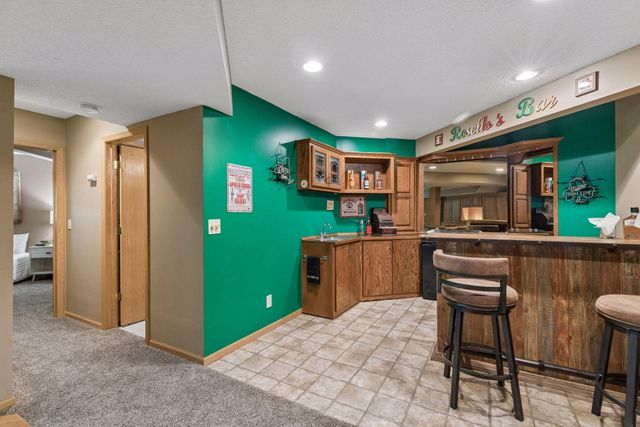 2488 Hillwood Drive E, Maplewood, MN 55119