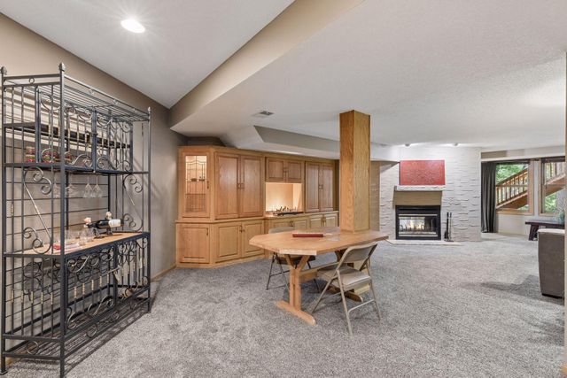 2488 Hillwood Drive E, Maplewood, MN 55119