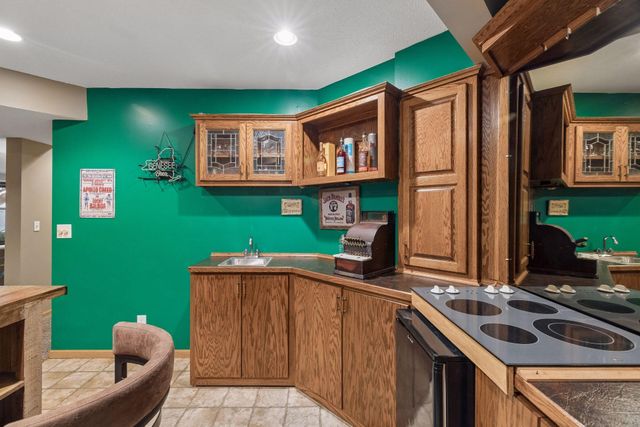 2488 Hillwood Drive E, Maplewood, MN 55119
