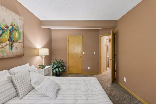 2488 Hillwood Drive E, Maplewood, MN 55119