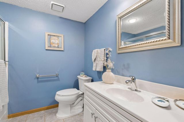 2488 Hillwood Drive E, Maplewood, MN 55119