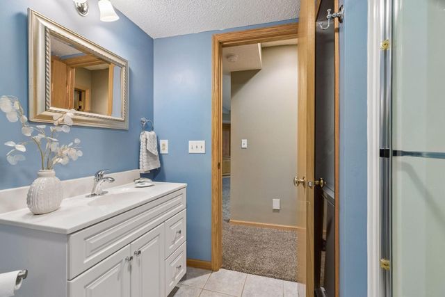 2488 Hillwood Drive E, Maplewood, MN 55119
