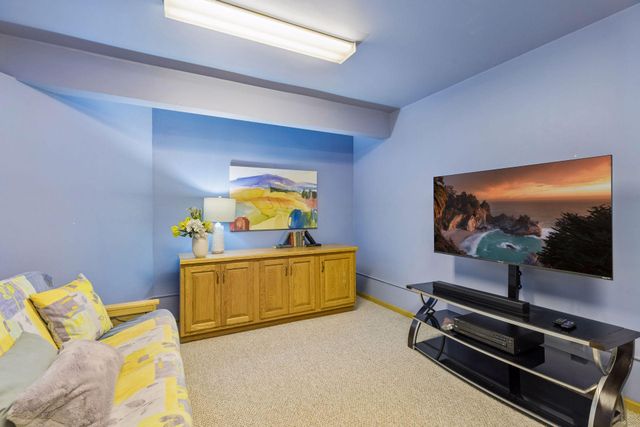 2488 Hillwood Drive E, Maplewood, MN 55119