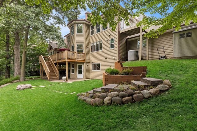 2488 Hillwood Drive E, Maplewood, MN 55119