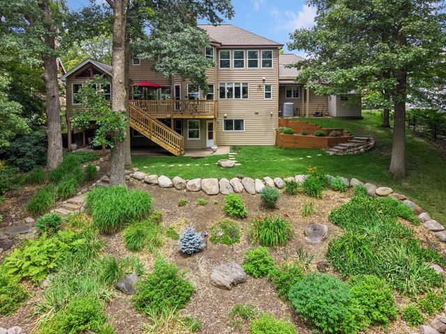 2488 Hillwood Drive E, Maplewood, MN 55119
