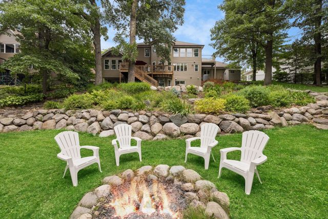 2488 Hillwood Drive E, Maplewood, MN 55119