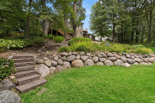 2488 Hillwood Drive E, Maplewood, MN 55119