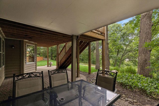 2488 Hillwood Drive E, Maplewood, MN 55119