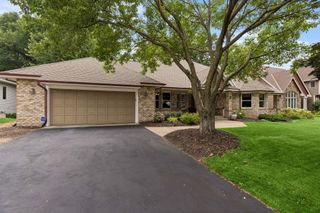 2488 Hillwood Drive E, Maplewood, MN 55119