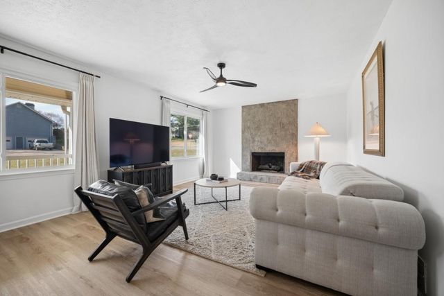 801 Sandra Lynn Lane, Woodstock, GA 30188