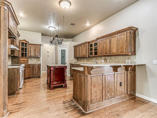 16609 Village Garden Drive, Edmond, OK 73012