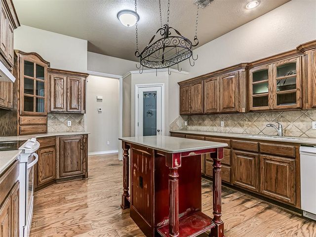 16609 Village Garden Drive, Edmond, OK 73012