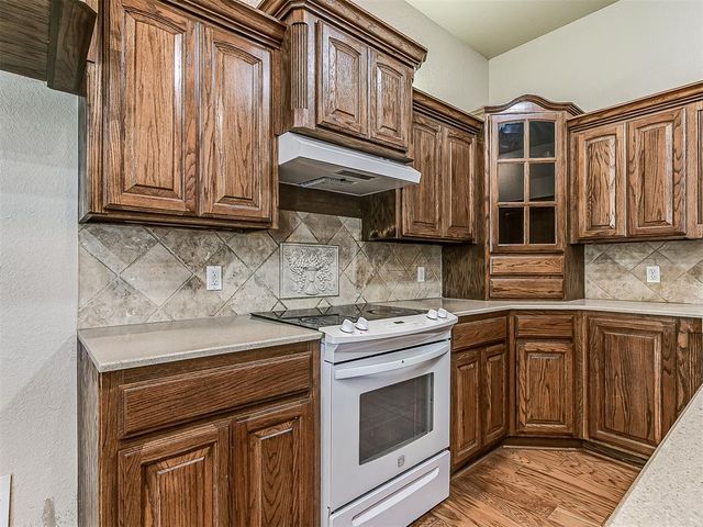 16609 Village Garden Drive, Edmond, OK 73012