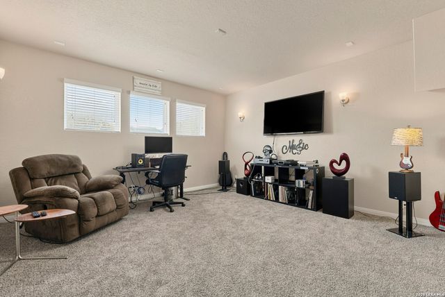 909 BEECHWOOD LN, New Braunfels, TX 78130