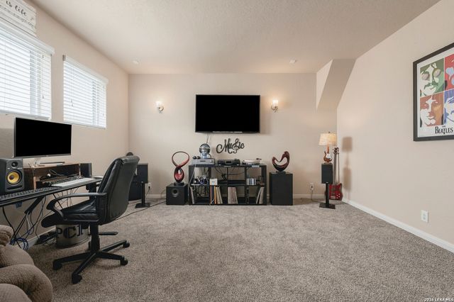 909 BEECHWOOD LN, New Braunfels, TX 78130