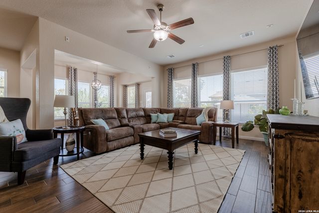 909 BEECHWOOD LN, New Braunfels, TX 78130
