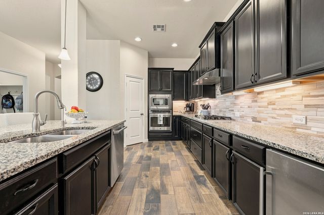 909 BEECHWOOD LN, New Braunfels, TX 78130