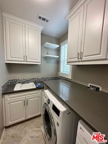 17032 Cantlay Street, Los Angeles, CA 91406