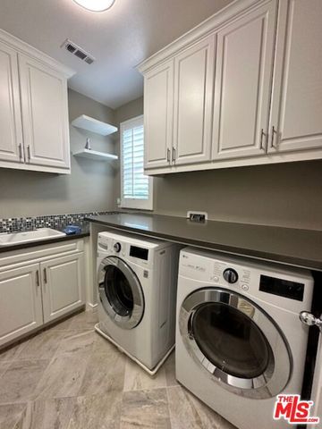 17032 Cantlay Street, Los Angeles, CA 91406