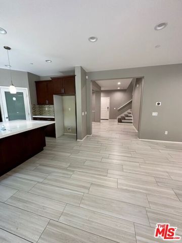 17032 Cantlay Street, Los Angeles, CA 91406