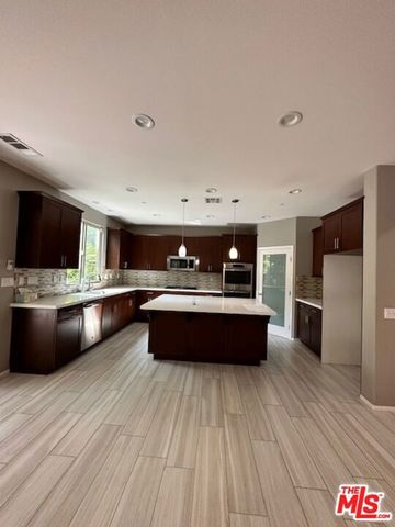 17032 Cantlay Street, Los Angeles, CA 91406