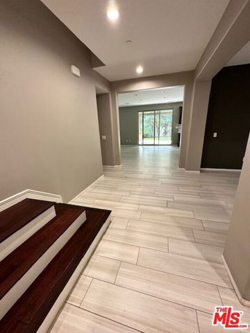17032 Cantlay Street, Los Angeles, CA 91406