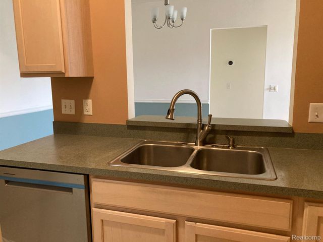 10105 W MIDWAY, Commerce Charter Township, MI 48390