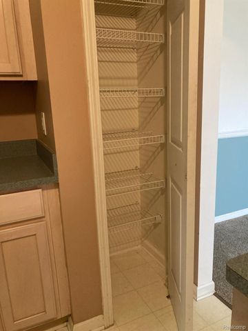 10105 W MIDWAY, Commerce Charter Township, MI 48390