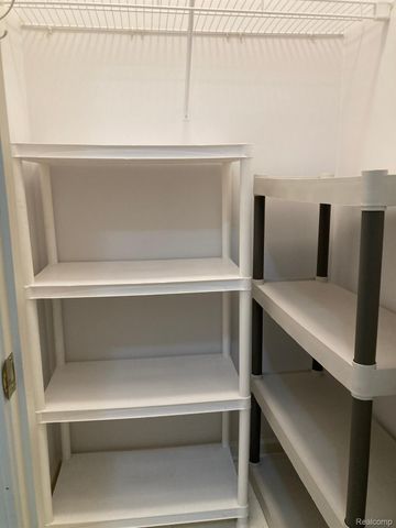 10105 W MIDWAY, Commerce Charter Township, MI 48390