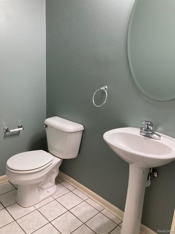 10105 W MIDWAY, Commerce Charter Township, MI 48390