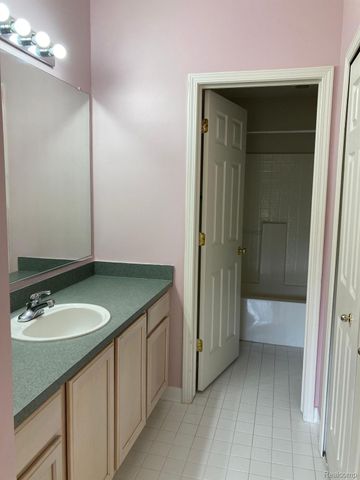 10105 W MIDWAY, Commerce Charter Township, MI 48390