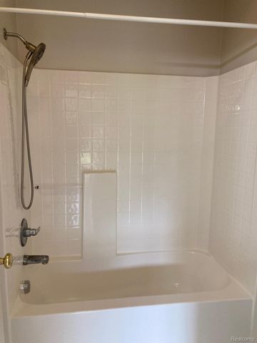 10105 W MIDWAY, Commerce Charter Township, MI 48390