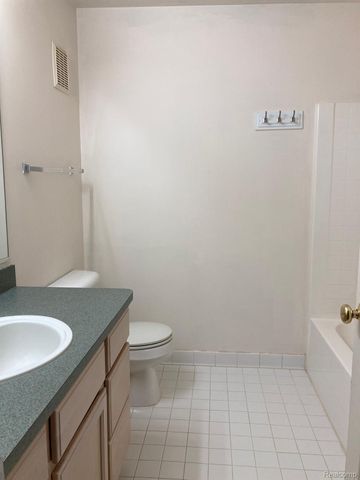 10105 W MIDWAY, Commerce Charter Township, MI 48390