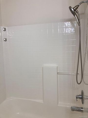 10105 W MIDWAY, Commerce Charter Township, MI 48390