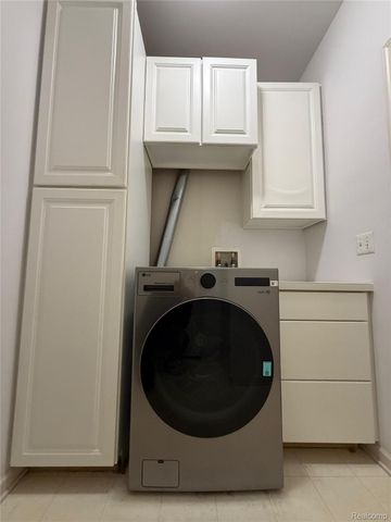 10105 W MIDWAY, Commerce Charter Township, MI 48390