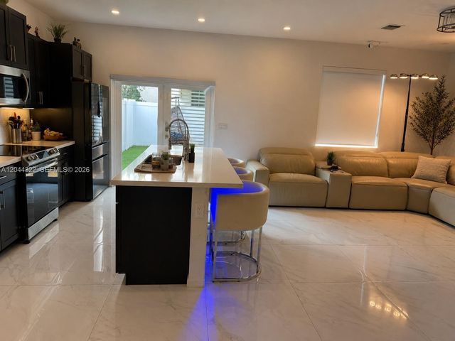 827 SE 18th St 827, Homestead, FL 33034