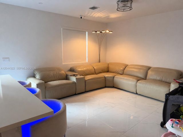 827 SE 18th St 827, Homestead, FL 33034