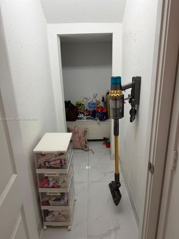 827 SE 18th St 827, Homestead, FL 33034