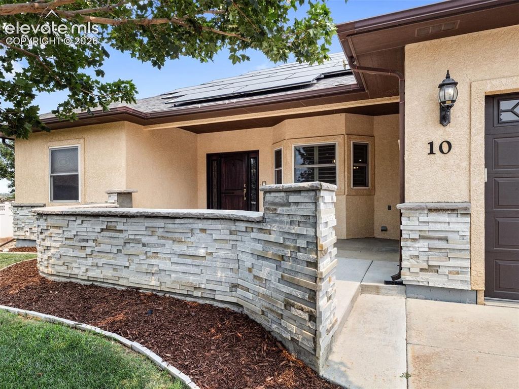 10 Erica Court, Pueblo, CO 81001 — photo 2