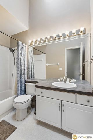 4259 N 164 Street, Omaha, NE 68116