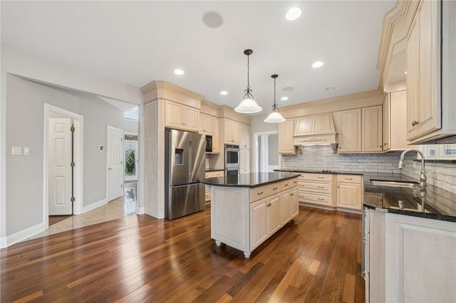 805 Saddleback Ct, Hempfield Twp, PA 15601