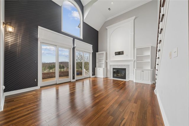 805 Saddleback Ct, Hempfield Twp, PA 15601