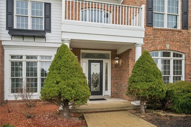 805 Saddleback Ct, Hempfield Twp, PA 15601