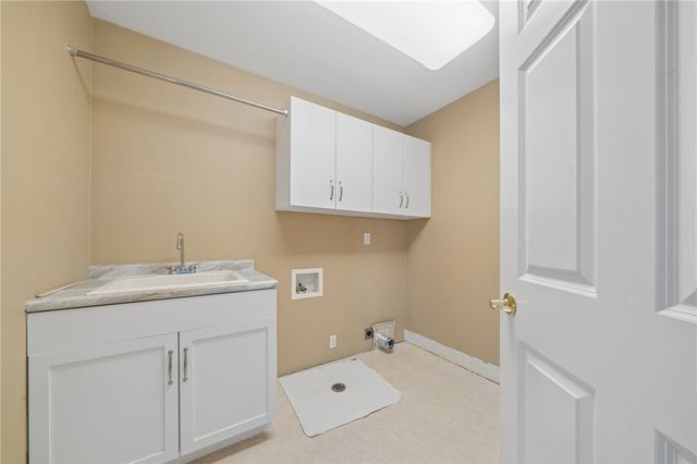 805 Saddleback Ct, Hempfield Twp, PA 15601