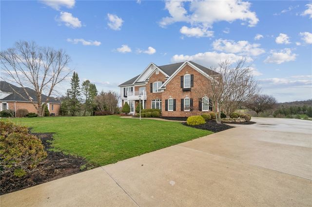 805 Saddleback Ct, Hempfield Twp, PA 15601