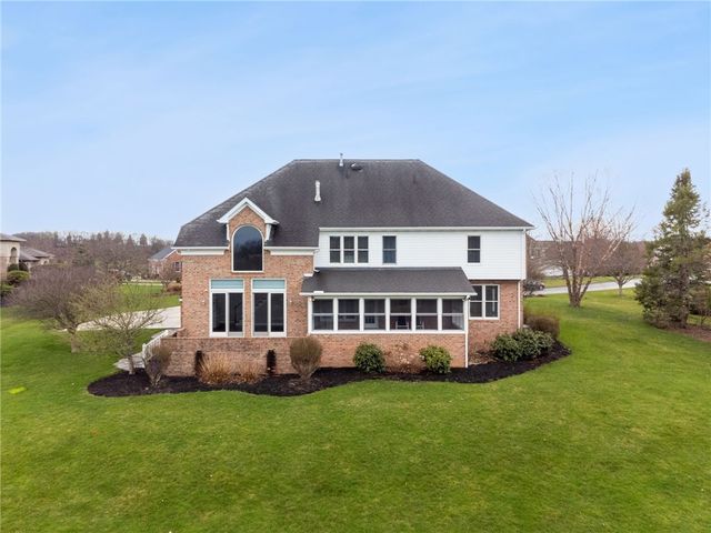 805 Saddleback Ct, Hempfield Twp, PA 15601