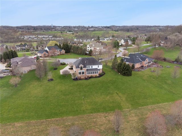 805 Saddleback Ct, Hempfield Twp, PA 15601