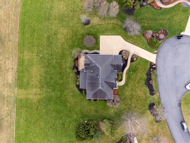 805 Saddleback Ct, Hempfield Twp, PA 15601