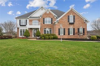 805 Saddleback Ct, Hempfield Twp, PA 15601