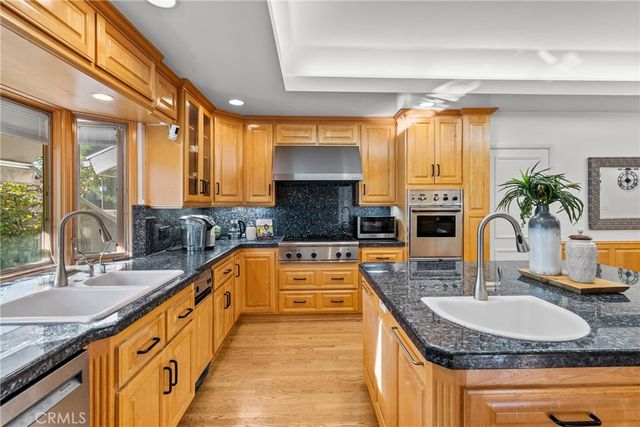 19200 Ballinger, Northridge, CA 91324